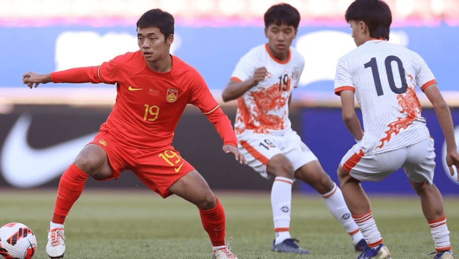 国足U16梦幻开局，1-1战平乌兹别克斯坦，“非裔”球员表现的简单介绍
