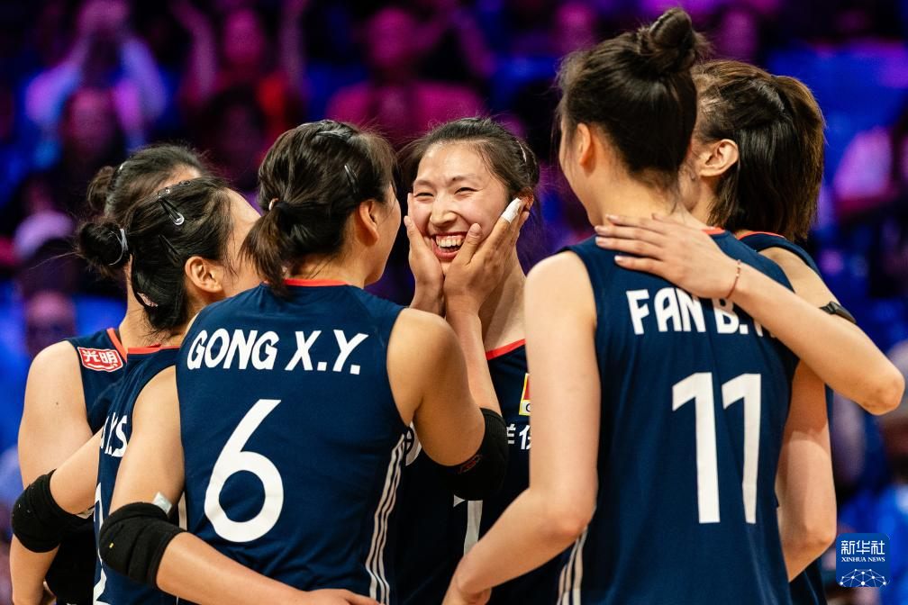 惊天大逆转！世联赛-中国女排3-2美国队